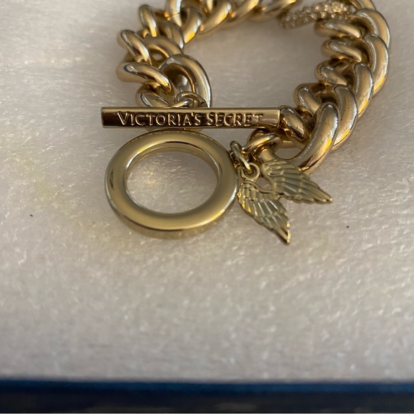 Victoria’s Secret Gold-tone Chunky Link Toggle Bracelet - Picture 3 of 7